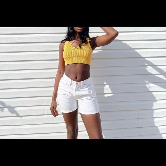 Beautiful yellow knit cropped tank - Picture 1 of 2